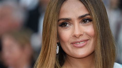 Salma Hayek shares nude picture taken in the good。